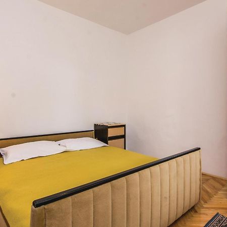 4 Bedroom Awesome Apartment In Starigrad Bagian luar foto