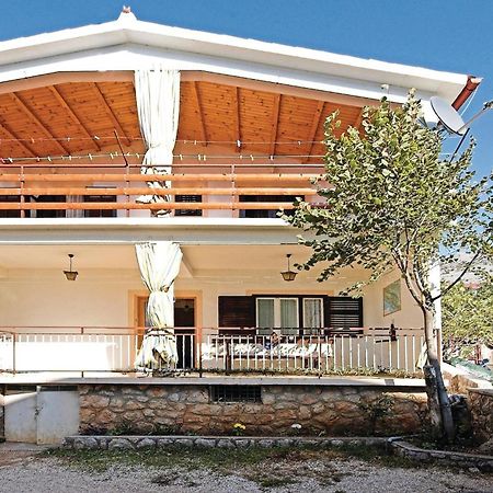4 Bedroom Awesome Apartment In Starigrad Bagian luar foto