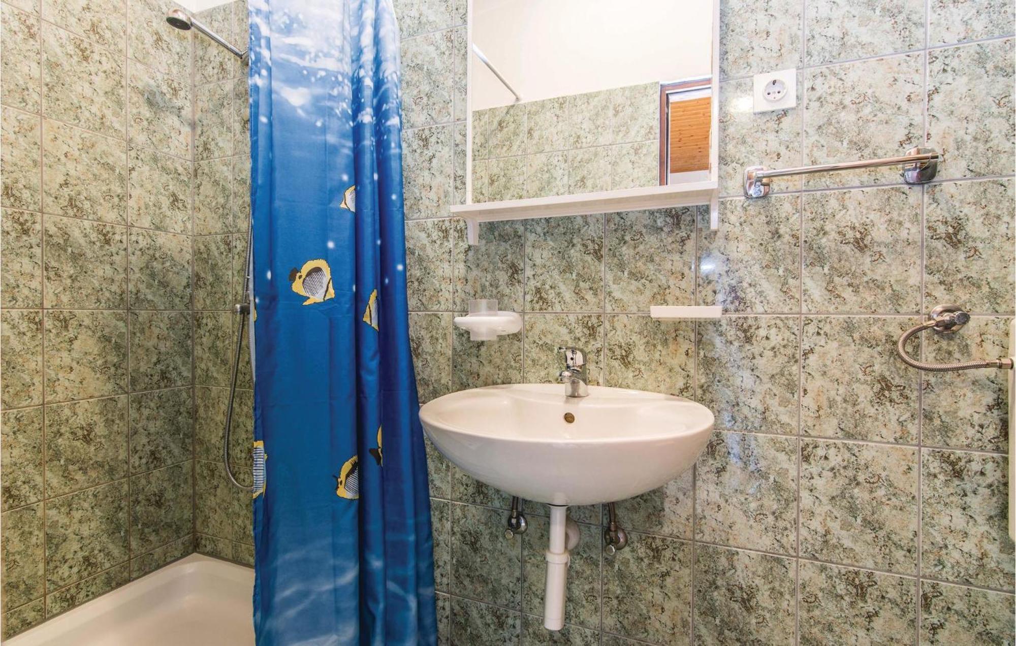 4 Bedroom Awesome Apartment In Starigrad Bagian luar foto