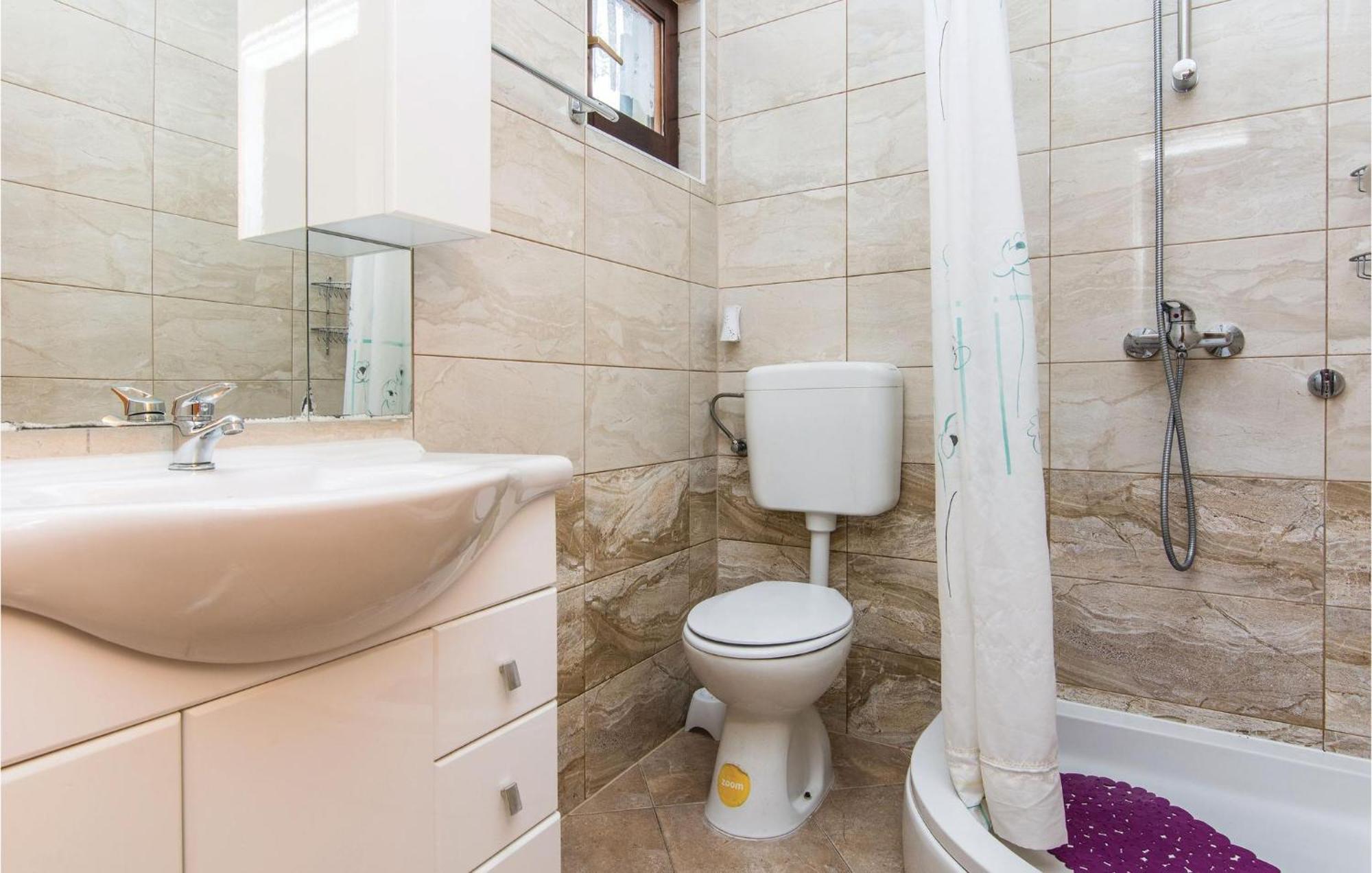 4 Bedroom Awesome Apartment In Starigrad Bagian luar foto