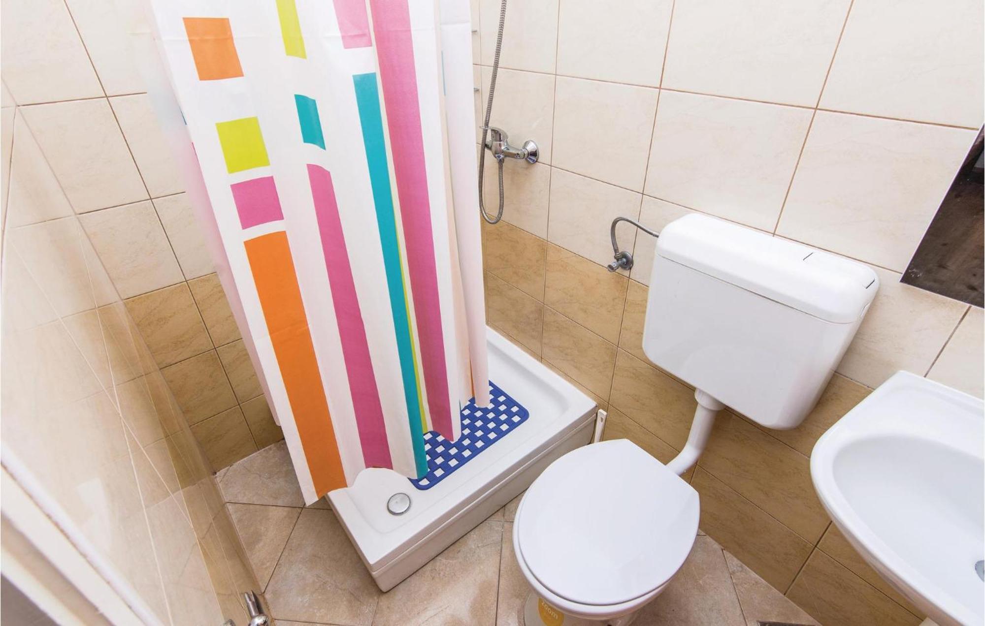 4 Bedroom Awesome Apartment In Starigrad Bagian luar foto