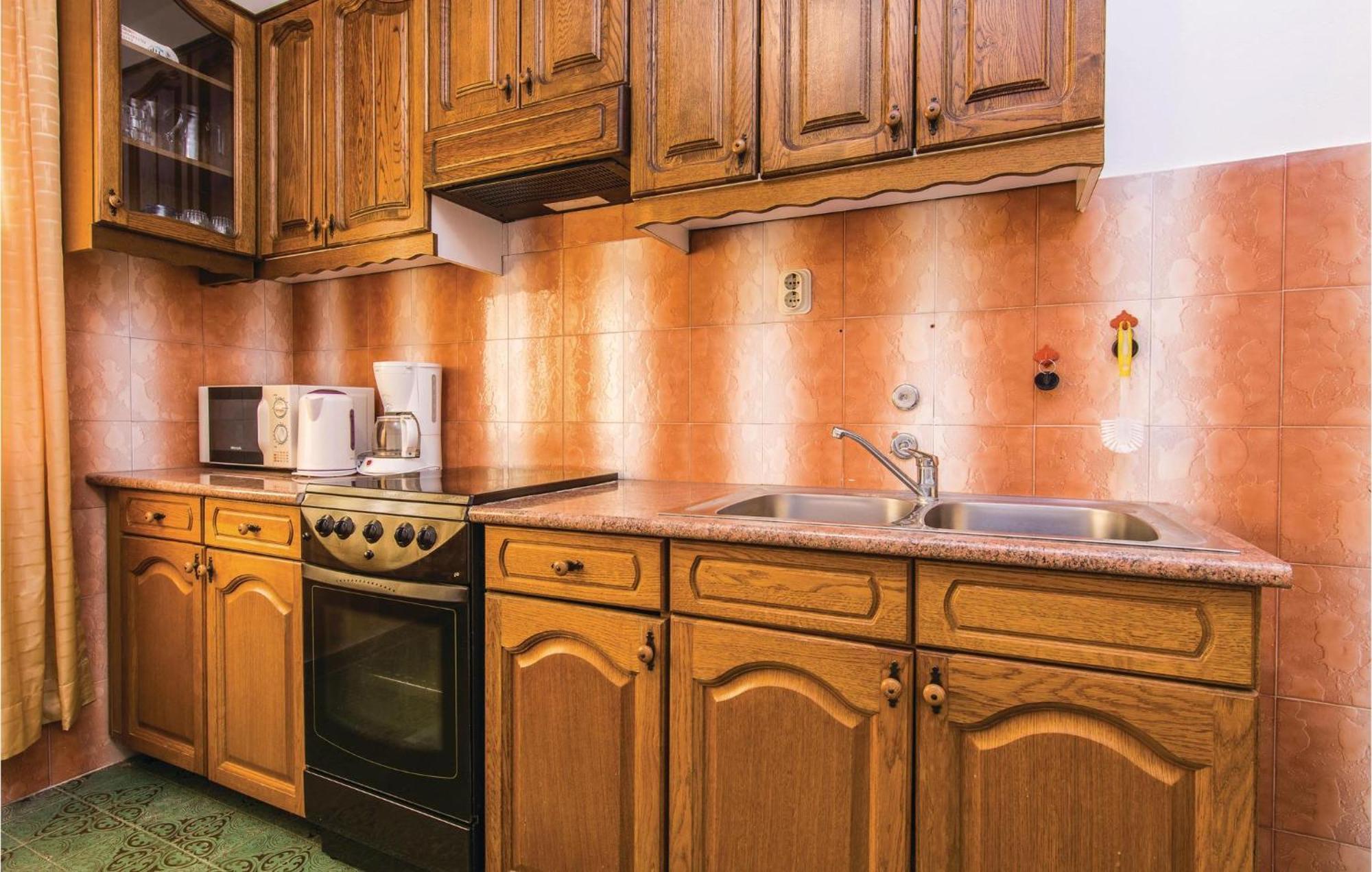 4 Bedroom Awesome Apartment In Starigrad Bagian luar foto
