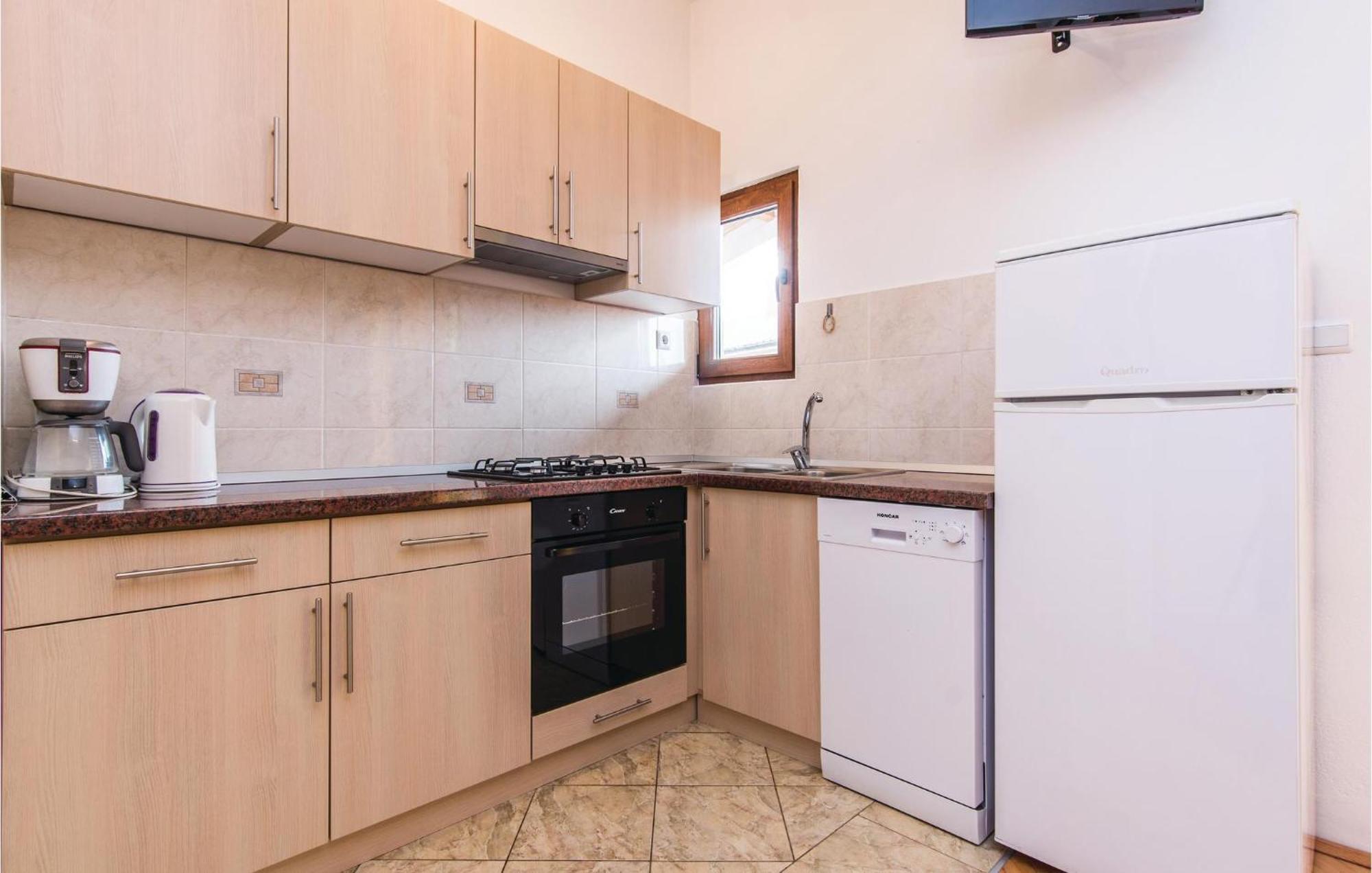 4 Bedroom Awesome Apartment In Starigrad Bagian luar foto