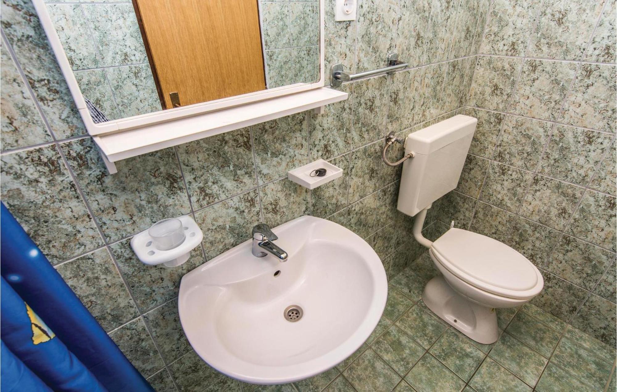 4 Bedroom Awesome Apartment In Starigrad Bagian luar foto