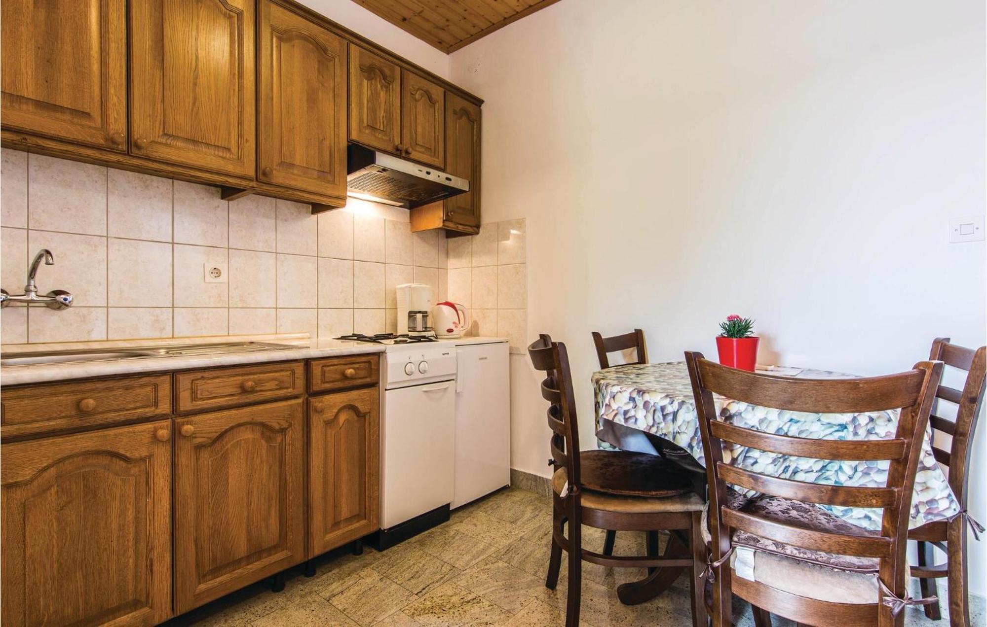 4 Bedroom Awesome Apartment In Starigrad Bagian luar foto