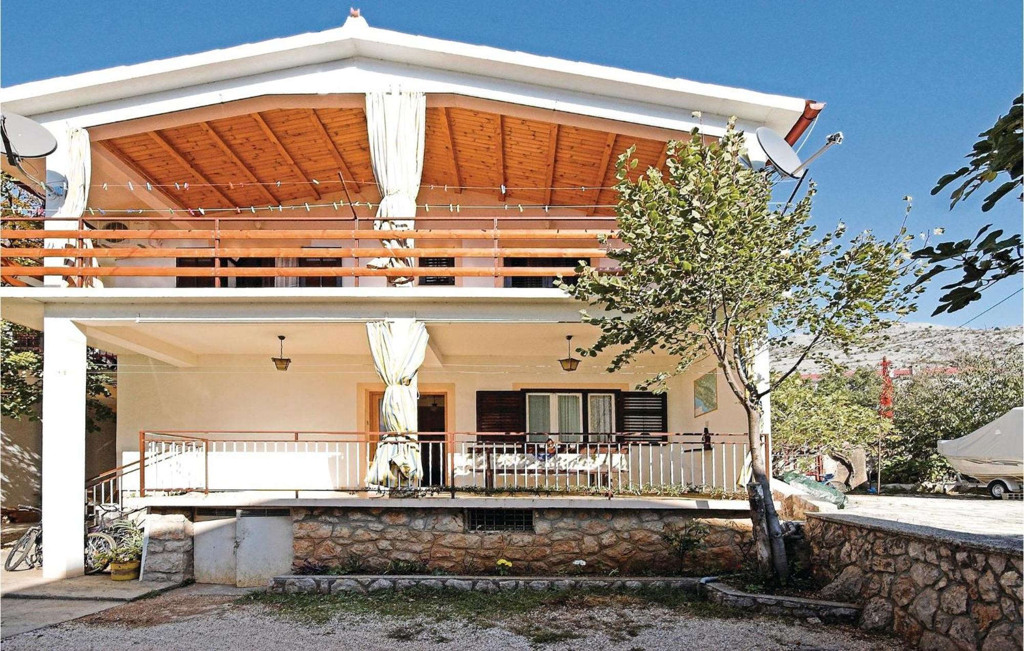 4 Bedroom Awesome Apartment In Starigrad Bagian luar foto